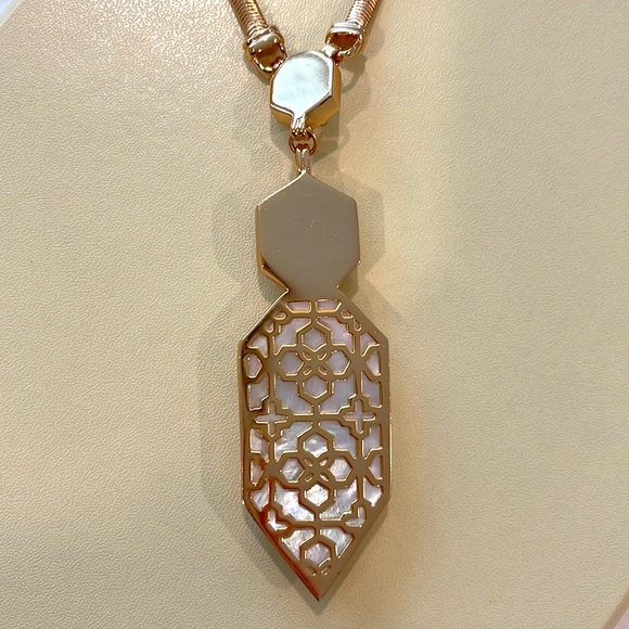Kendra Scott Wyatt Necklace - rose gold with ivory pearl - Picture 2 of 5